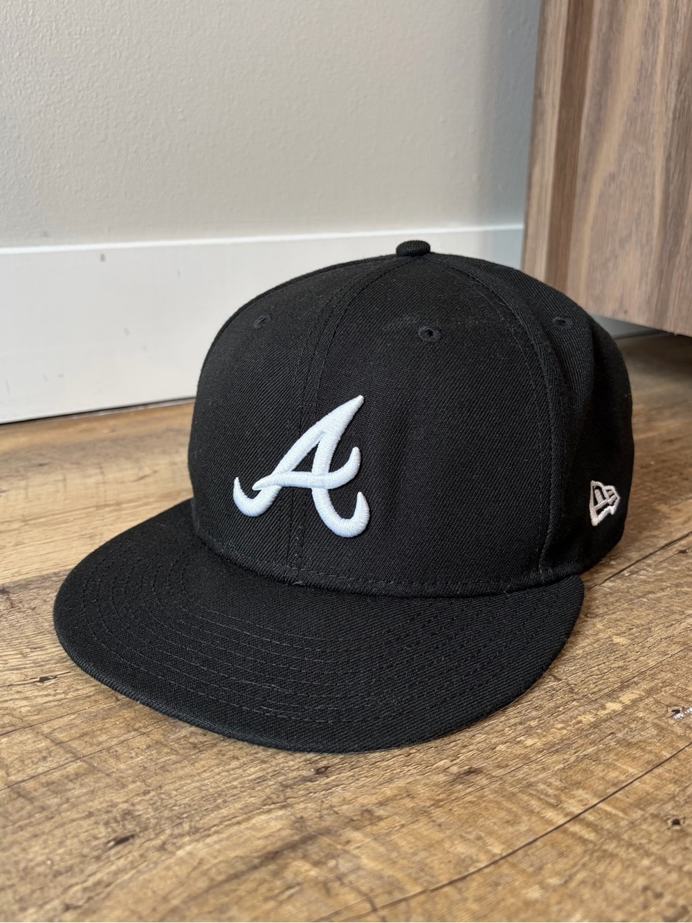 New Era 9Fifty Black Atlanta Braves Snap Back Hat One Size Fits Most